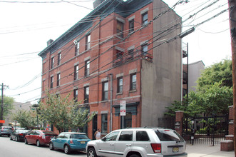 347 Varick St in Jersey City, NJ - Foto de edificio - Building Photo