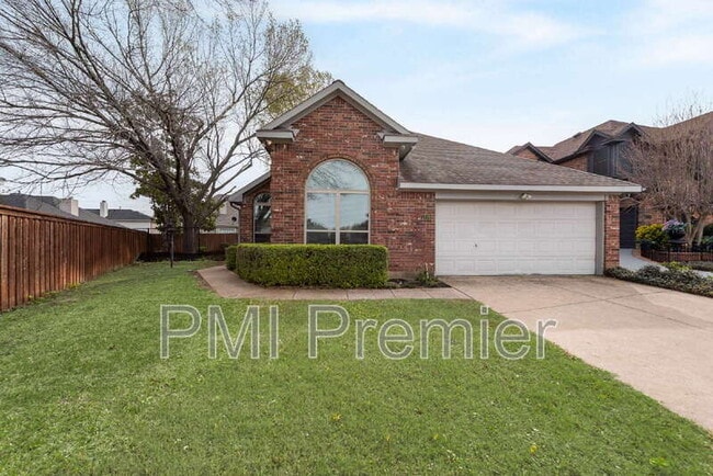 1220 Royal Crescent Dr in Bedford, TX - Foto de edificio - Building Photo