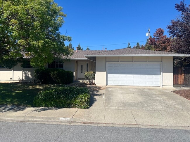 property at 40732 Laguna Pl