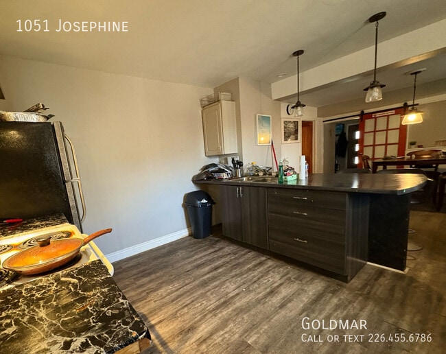 All inclusive room rental perfect for students and working professionals in Windsor, ON - Building Photo - Building Photo