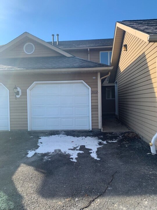 2832 Sand Run Pkwy in Fairlawn, OH - Building Photo