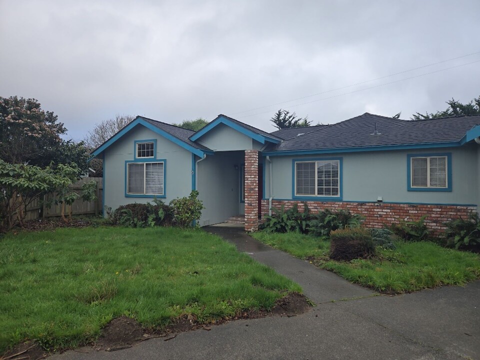 5462 Alpine Ct in Eureka, CA - Building Photo