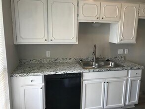 514 McQueary St in Arlington, TX - Building Photo - Building Photo