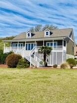 109 John L Hurst Dr in Swansboro, NC - Building Photo