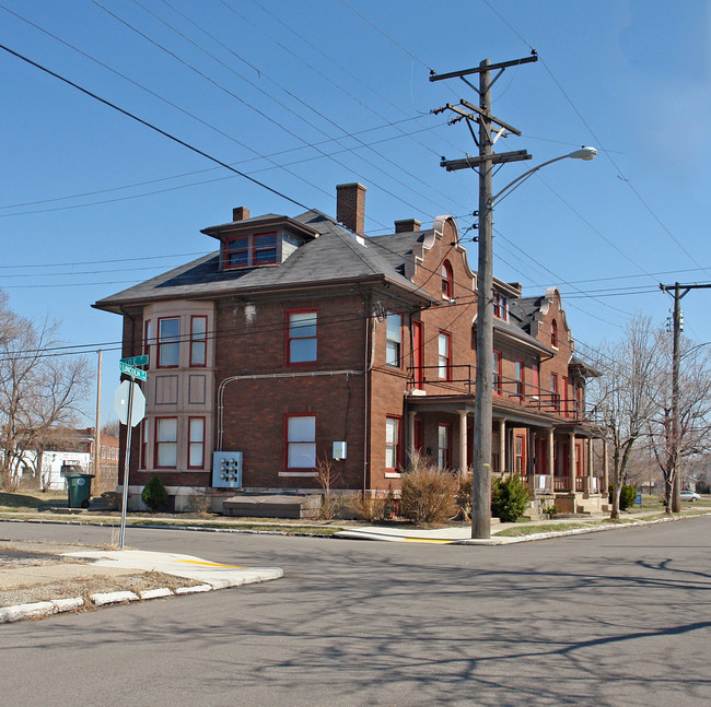 Lincoln Street Apartments