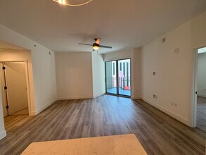 60 NW 31st St, Unit B3 in Miami, FL - Foto de edificio - Building Photo