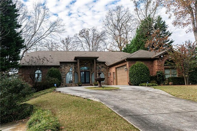 2050 Oak Grove Rd NE