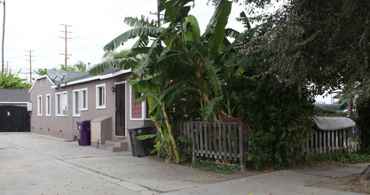 Palm Terrace Apartments in Long Beach, CA - Building Photo - Building Photo