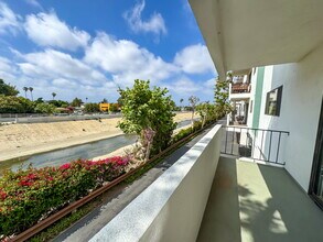 5000 S Centinela Ave, Unit 125 in Los Angeles, CA - Building Photo - Building Photo