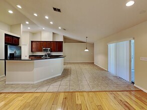 2004 Abbey Trace Dr in Dover, FL - Building Photo - Building Photo