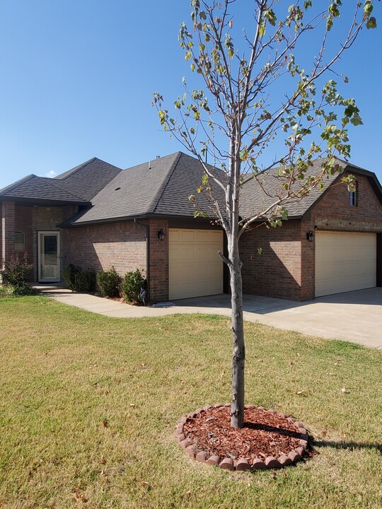 18201 Bridlington Dr in Edmond, OK - Foto de edificio