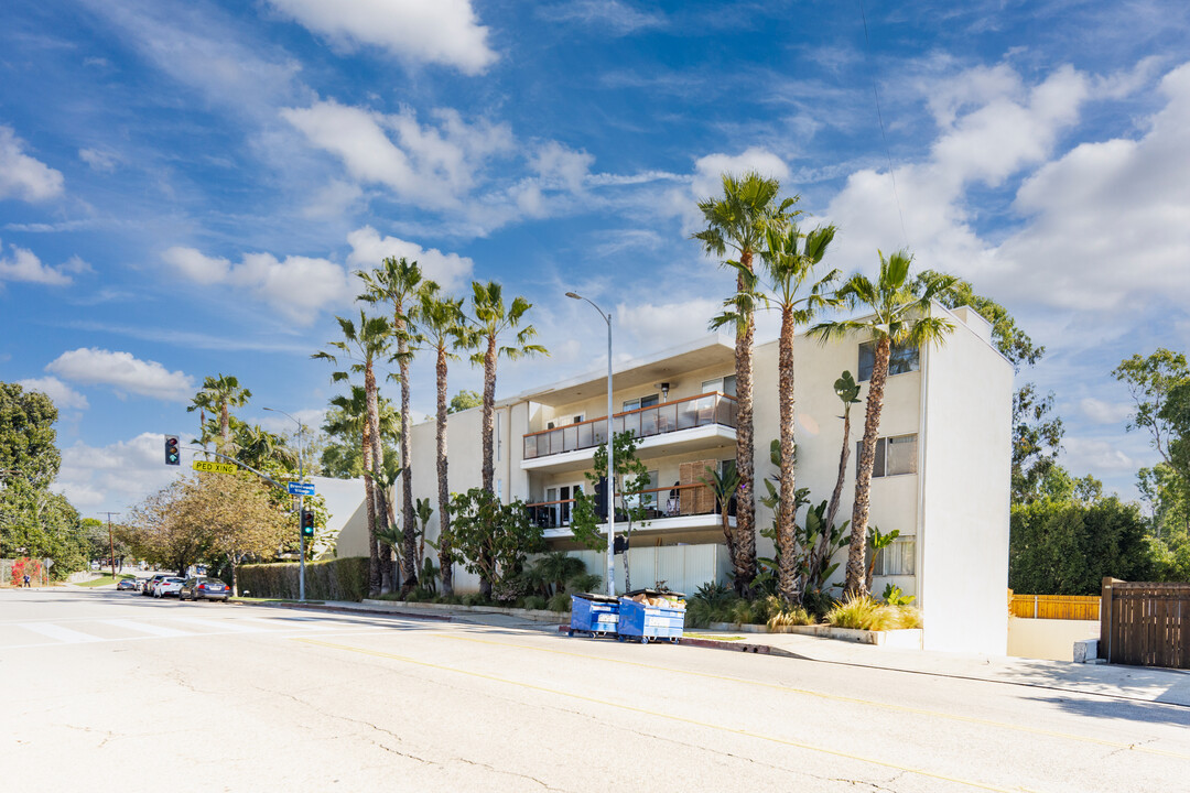 330 S BARRINGTON Ave in Los Angeles, CA - Building Photo