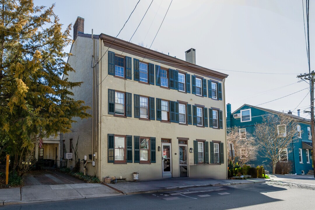 41 Delevan St in Lambertville, NJ - Building Photo