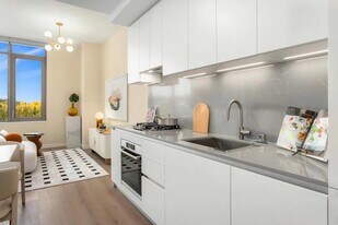 10232 NE 10th St, Unit 1205 in Bellevue, WA - Building Photo
