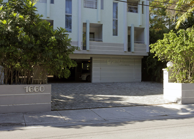 The Lofts on the Park in North Miami, FL - Foto de edificio - Building Photo