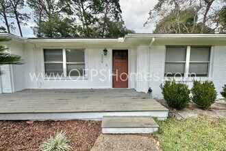 309 Pontevedra Ln in Niceville, FL - Building Photo - Building Photo