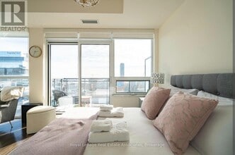 460 Adelaide St E in Toronto, ON - Building Photo - Building Photo