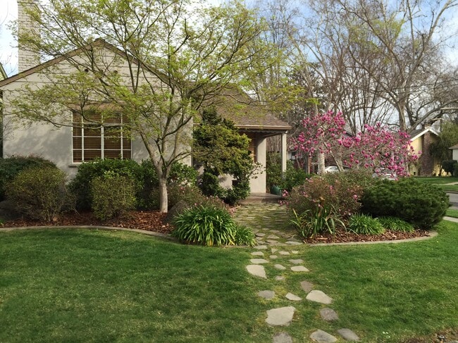 2796 19th Street in Sacramento, CA - Foto de edificio - Building Photo