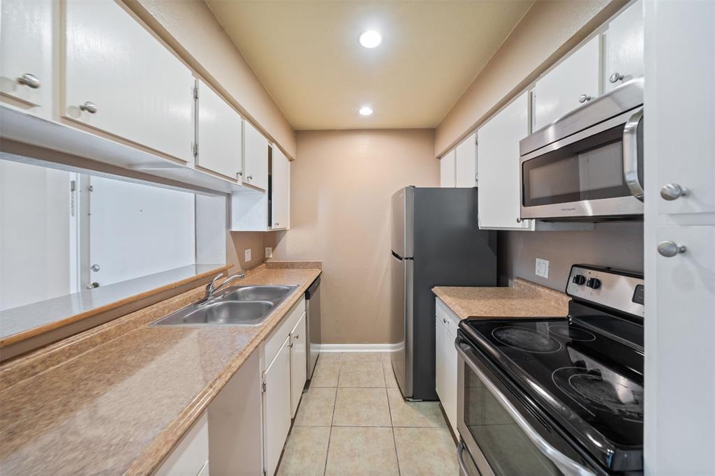 3055 Walnut Bend Ln in Houston, TX - Building Photo