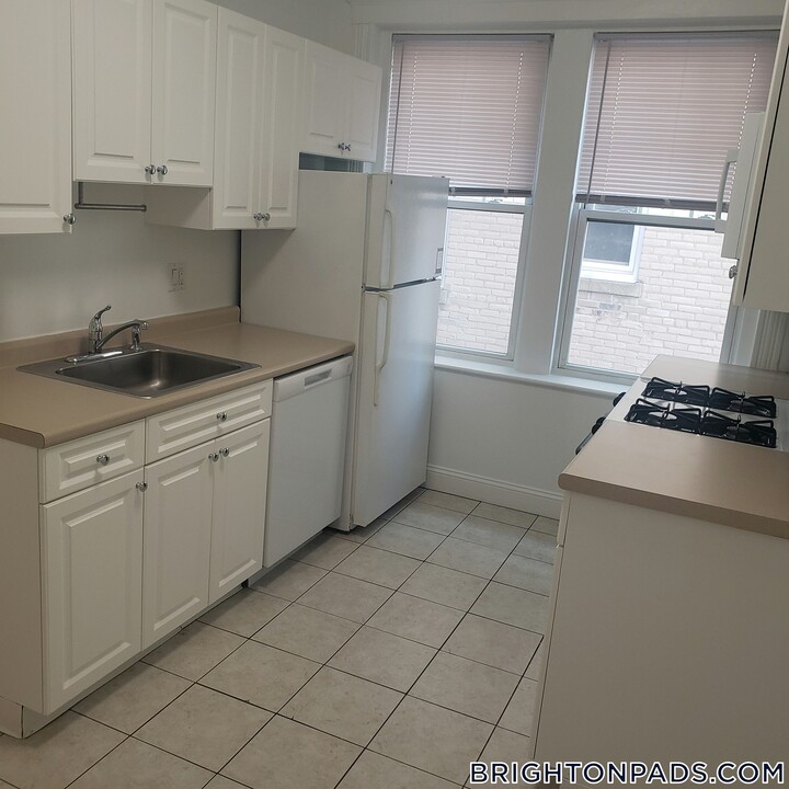 111 Kilsyth Rd in Boston, MA - Building Photo