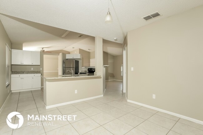 557 Oak Branch Cir in Kissimmee, FL - Foto de edificio - Building Photo