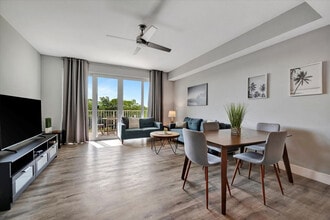 3270 Mangrove Point Dr in Ruskin, FL - Building Photo - Building Photo