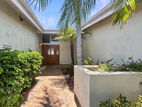 5030 Pacifica Dr in San Diego, CA - Building Photo - Building Photo