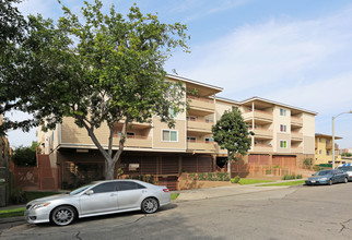 Garnsey Apartments in Santa Ana, CA - Building Photo - Building Photo