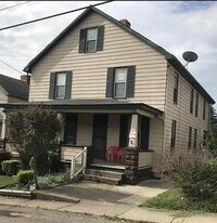 9 Madonna Dr in New Castle, PA - Building Photo