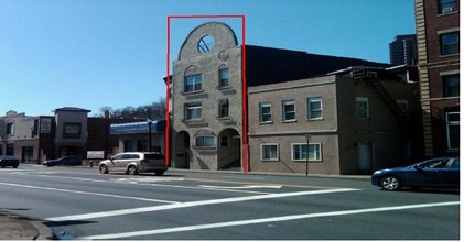 900 River Rd in Edgewater, NJ - Foto de edificio - Building Photo