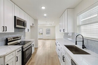 4107 Coon St in Bacliff, TX - Building Photo - Building Photo