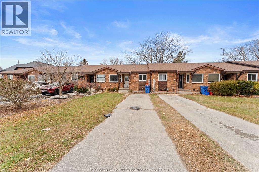 36 Remark Dr in Kingsville, ON - Building Photo