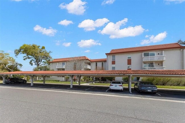 1001 Pearce Dr in Clearwater, FL - Building Photo - Building Photo