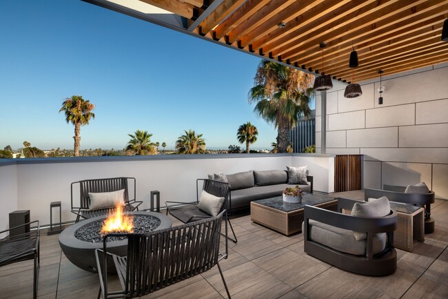 Evani 3223 Wilshire in Santa Monica, CA - Foto de edificio - Building Photo