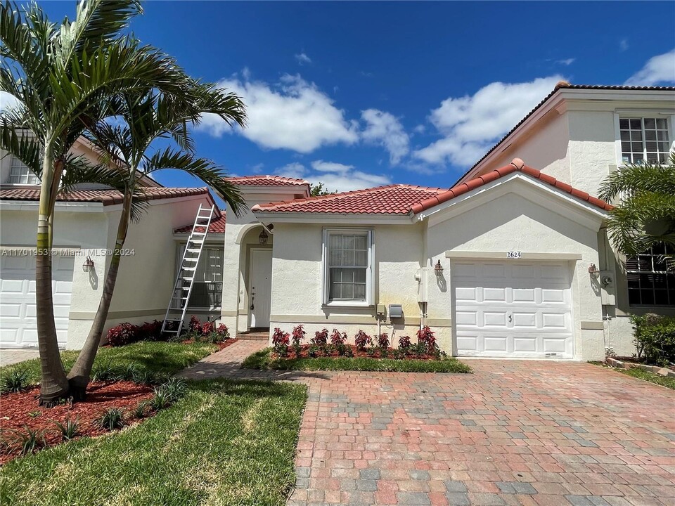 2624 SW 188th Ave in Miramar, FL - Foto de edificio