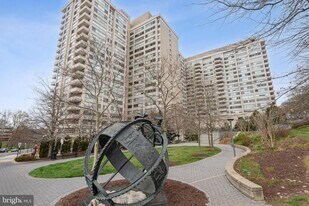 4515 Willard Ave in Chevy Chase, MD - Building Photo