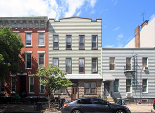 207 Green St in Brooklyn, NY - Foto de edificio - Building Photo