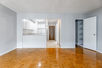 299 Glenlake (Toronto) Limited in Toronto, ON - Building Photo - Interior Photo