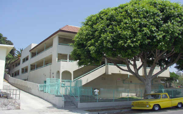 5271 N Huntington Dr in Los Angeles, CA - Foto de edificio