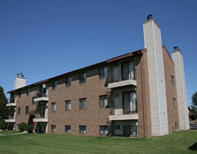 Prairiewood Courts in Fargo, ND - Building Photo