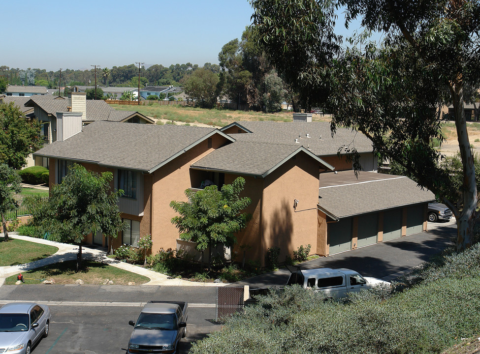 23142 Saguaro St in Lake Forest, CA - Building Photo