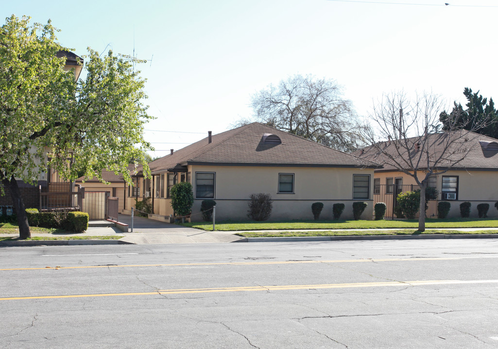 1714 W Victory Blvd in Burbank, CA - Building Photo