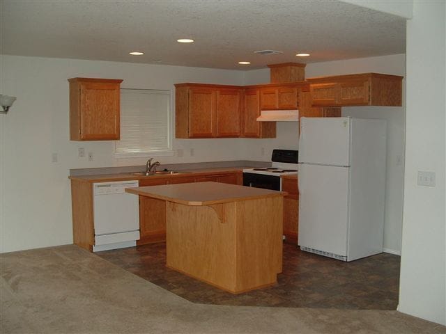 1329 Abby Ln in Grants Pass, OR - Building Photo - Building Photo