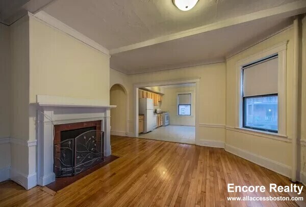 11 Hamilton Rd, Unit 1 in Brookline, MA - Building Photo