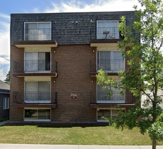 property at 923-923 3 Ave NW