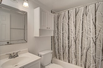 8603 Haw River Rd in Oak Ridge, NC - Building Photo - Building Photo