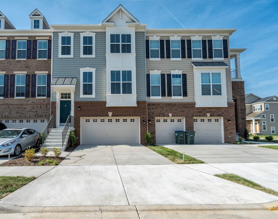 42628 Oak Pk Sq in Ashburn, VA - Foto de edificio