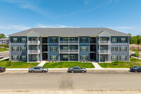 Parks Edge at McKinnie Commons in Fort Wayne, IN - Foto de edificio - Building Photo