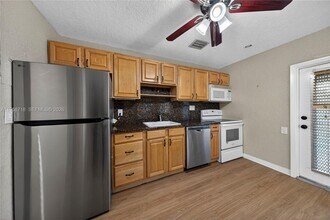 5265 NE 1st Terrace in Oakland Park, FL - Building Photo - Building Photo