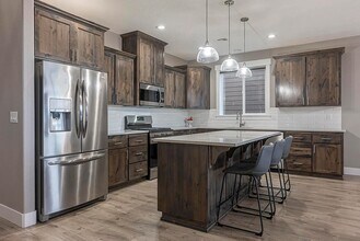 1209 Thunderbird Ave S in Salem, OR - Building Photo - Building Photo